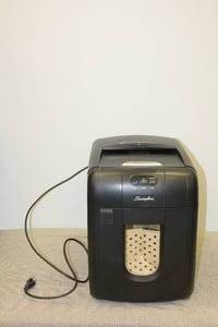 lot 306 image: SWINGLINE 1757571C STACK AND SHRED&nbsp