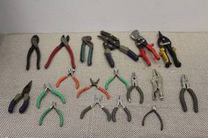 lot 309 image: TOTAL OF 18 ASSORTED PLIERSSNIPSTILE PIPE CUTTERS&nbsp  SEE PICS&nbsp