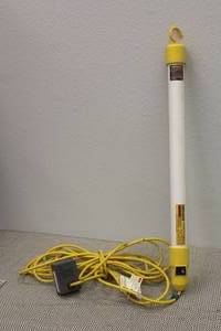 lot 409 image: PRO-LITE PORTABLE FLUROSCENT HAND LAMP 15F-25