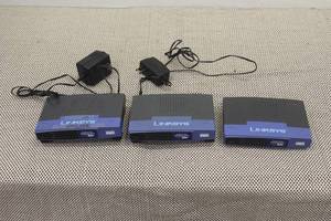lot 413 image: 3 CISCO SYSTEMS LINKSYS 8 PORT 10100 WORKGROUP SWTCI EZXS 88W