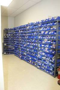 lot 420 image: 5 SHELVING UNITS WITH STORAGE CUBBY ALL CONTENTS INCLUDED