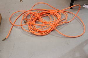lot 428 image: HUSKY 35FT PLUS AIR HOSE&nbsp