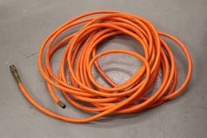 lot 429 image: HUSKY 25FT PLUS AIR HOSE&nbsp