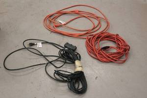 lot 432 image: 3 EXTENTION CORDS 10 TO 25FT