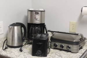 lot 447 image: LOT OF SMALL KITCHEN APPLIANCES OSTER, CUISNART AND MORE SEE PICS