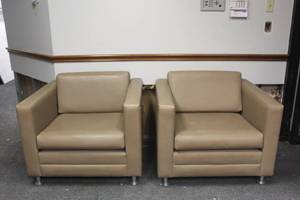 lot 448 image: GUNLOCKE CO LEATHER WAITING ROOM CHAIRS
