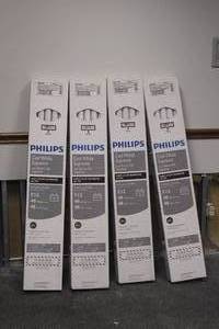 lot 453 image: 4 NEW IN PACK PHILIPS COOL WHITE SUPREME 10PK FLOURESCENT LAMPS