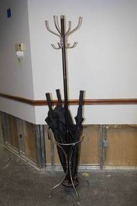 lot 454 image: WOOD COAT RACK AND UMBRELLA STORAGE UMBRELLAS INCLUDED