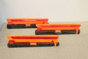 lot 465 image: 3 PC SET OF STATE LITE ORANGE WARNING TRI ANGLES