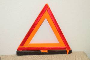 lot 466 image: 3 PC SET OF STATE LITE ORANGE WARNING TRI ANGLES