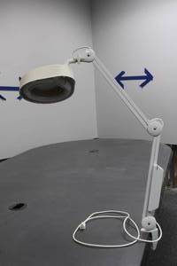 lot 232 image: PORTABLE LED MAGNIFYING LAMP WITH TABLE CLAMP MOUNT&nbsp