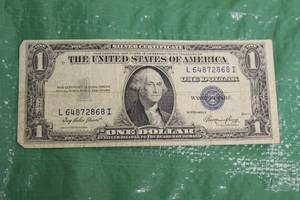 lot 19 image: ONE DOLLAR ($1)&nbsp SERIES 1935 E BLUE SEAL BANK NOTE&nbsp