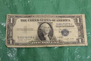 lot 24 image: ONE DOLLAR ($1) SERIES 1935 G&nbsp SILVER CERTIFICATE&nbsp BLUE SEAL U.S. BANKNOTE&nbsp