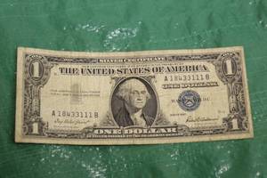 lot 26 image: ONE DOLLAR ($1) SERIES 1957&nbsp SILVER CERTIFICATE BLUE SEAL U.S. BANKNOTE&nbsp