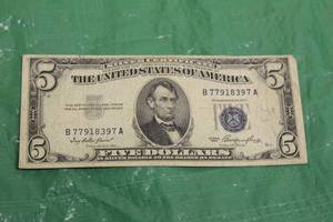 lot 28 image: FIVE&nbsp DOLLAR ($5) SERIES 1953&nbsp SILVER CERTIFICATE&nbsp BLUE SEAL U.S. BANKNOTE&nbsp
