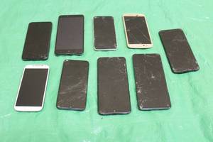 lot 35 image: LOT OF 9 ASSORTED DAMAGED SMART PHONES