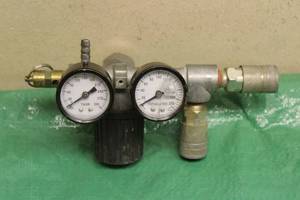 lot 37 image: DUAL GAGE AIR COMPRESSOR REGULATOR