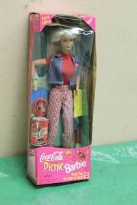 lot 48 image: COCA COLA PICNIC BARBIE NEW IN PACKAGE