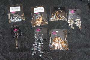 lot 111 image: LOT OF 7 PAPARAZZI FASHION DANGLE EARRINGS SEE PICS