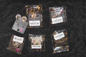 lot 112 image: LOT OF 6 PAPARAZZI FASHION DANGLE EARRINGS SEE PICS