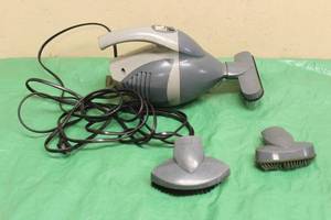 lot 52 image: SMALL ELECTRIC CAR VACUUM