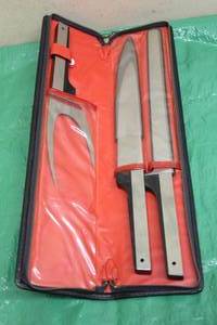 lot 57 image: VINTAGE 3PC VERNCO HI-CV STAINLESS HAND-HONED KNIFE &amp CLAW FORK