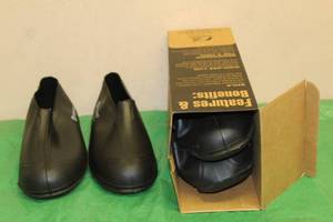 lot 61 image: 2 PAIR OF ONGUARD OVERBOOTS 86010 SIZE XL