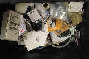 lot 101 image: MISC LOT SEE PICS TOTE INCLUDED