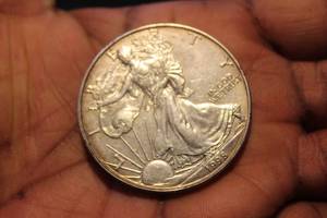 lot 124 image: 1998 AMERICAN 1OZ SILVER EAGLE COIN