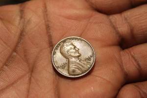 lot 135 image: 1937 D-MINT WHEAT PENNY