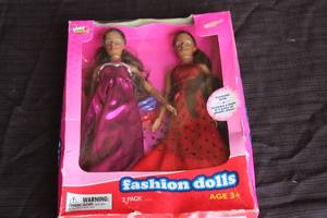lot 167 image: FASHION DOLLS 2PK