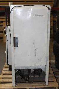 lot 4 image: ANTIQUE SANITARY REFRIGERATOR CO MODEL T65A