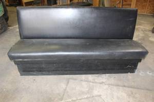 lot 14 image: BOOTH BENCH 6FT LONG