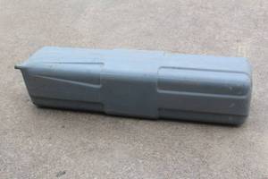 lot 17 image: PLASTIC WATER TANK CAPACITY UNKNOWN BOUT 4FT LONG