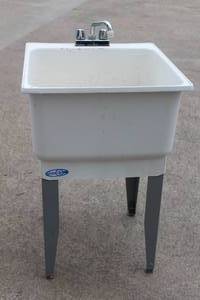 lot 18 image: UTILATUB UTLITYLAUNDRY ROOM SINK