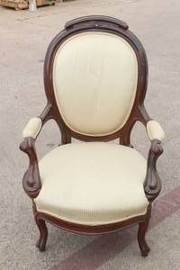 lot 29 image: VINTAGE ARM CHAIR WITH QUEEN ANNE LEGS&nbsp