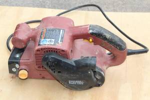 lot 36 image: CHICAGO ELECTRCI 3 X 21 BELT SANDER 90045