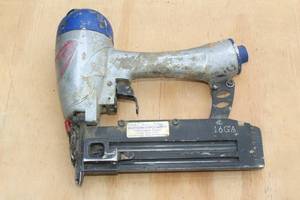 lot 38 image: SPOTNAILER WB1650 16 GAUGE BRADDER