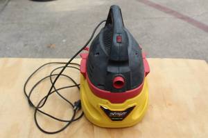lot 41 image: STINGER 2.5 GAL WETDRY VAC