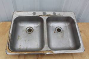 lot 48 image: GGB STAINLESS STEEL DOULE DROP IN SINK