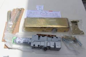lot 92 image: 23 NEW LCN SUPER SMOOTHEE 4040XP HWPA DOOR CLOSER, HOLD OPEN ARM WITH PARRALLE BRACKET FULL COVER SOLID BRASS.&nbsp