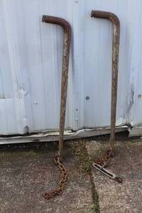 lot 97 image: 2 REPLACEMENT ROUND WEIGHT DISTRIBUTION HITCH SWAY BARS