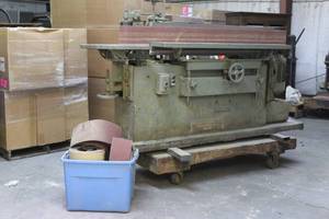 lot 102 image: WYSON  MILES CO 604 DOUBLE SIDED OSCILLATING EDG SANDER WITH GENEROUS AMOUNT OF NEW SAND PAPER ROLLS WORKS GREAT