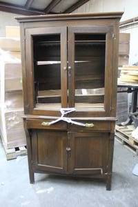 lot 104 image: VINTAGE BUFFET NEEDS REPAIR GREAT FOR PROJECT