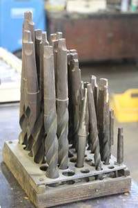 lot 113 image: LOT 0F 31 ASSORTED MACHINIST TAPER SHANK DRILL BITS USED WITH BRIDGEPORT LOT#110