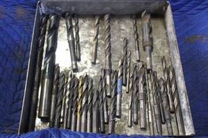 lot 115 image: LOT OF 34 ASSORTED DRILL BITS USED WITH BRIDGEPORT LOT#110