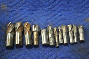 lot 118 image: LOT OF 12 ASSORTED END MILL BITS USED WITH BRIDGEPORT LOT#110