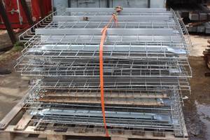 lot 132 image: PALLET OF PALLET RACKING WIRE MESH DECKING&nbsp