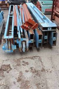 lot 137 image: PALLET OF PALLET RACKING BASES, CROSSBEAMS SEE PICS