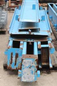 lot 138 image: PALLET OF PALLET RACKING BASES, CROSSBEAMS SEE PICS